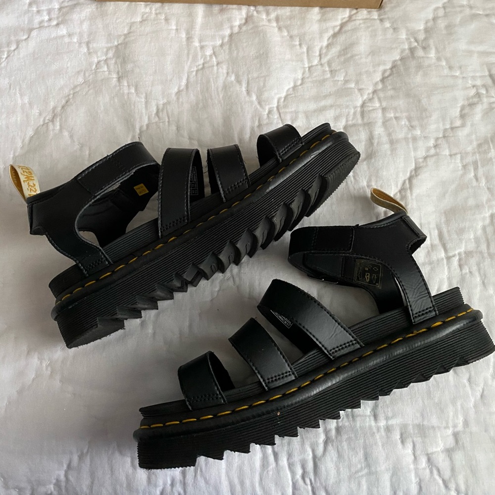 Black Dr.Marten sandals